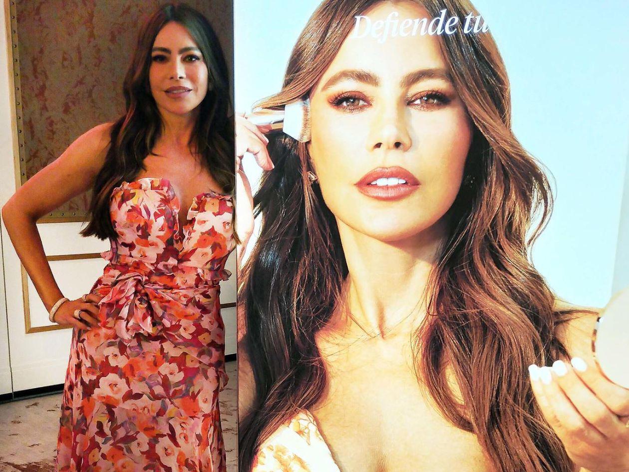 Sofía Vergara celebra 53 años con nueva línea de maquillaje y  una estatua en Colombia