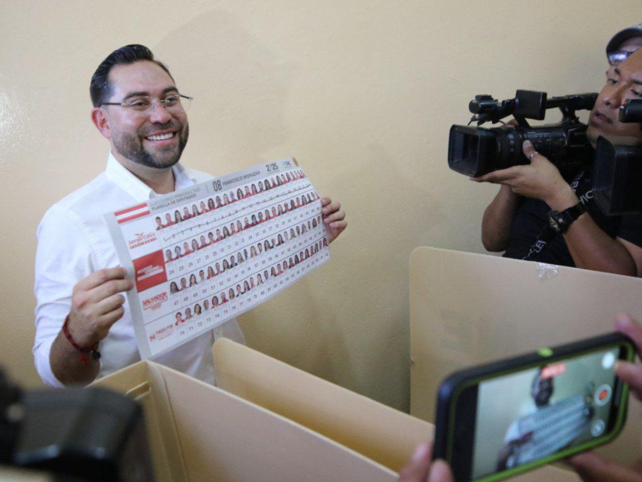 CNE separa a dos funcionarios por publicación indebida de papeletas donde aparecía Jorge Cálix