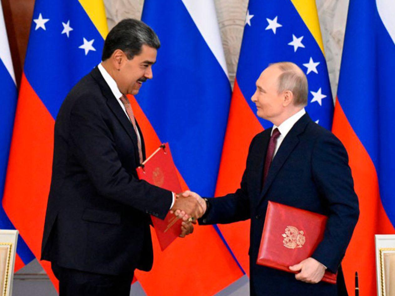 Rusia se solidariza con Maduro ante creciente presión externa a Venezuela