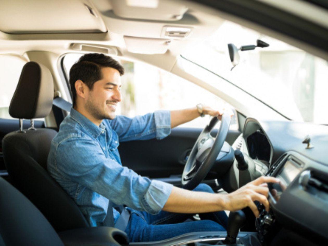 Cómo sentarse correctamente en el automóvil