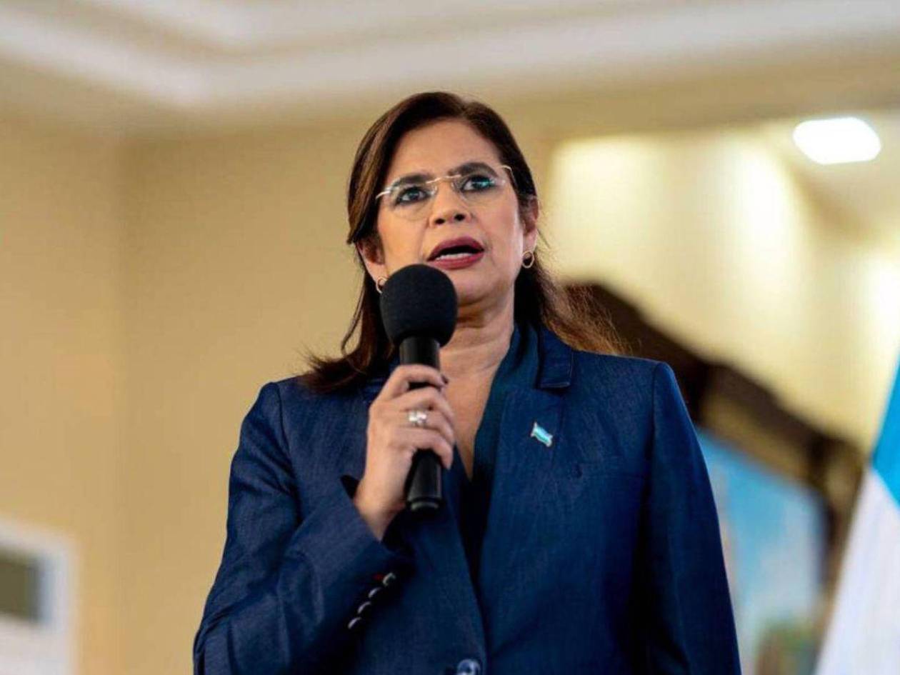 Este video no muestra a Rixi Moncada viajando en helicóptero; es de una inspección ambiental en 2022