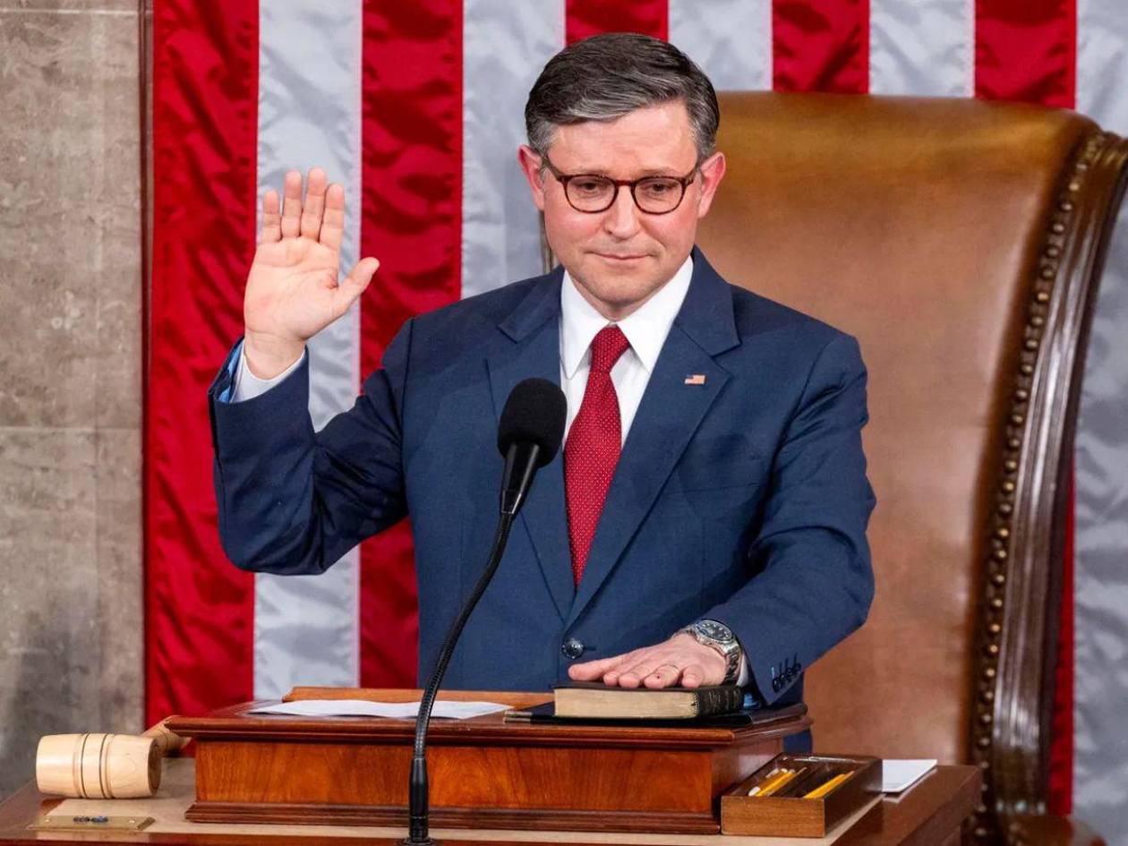 Johnson rectifica: Trump no era informante del FBI en caso Epstein