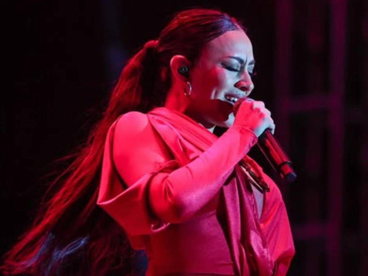 Vocalista de Playa Limbo enciende las alertas tras ser intervenida de emergencia