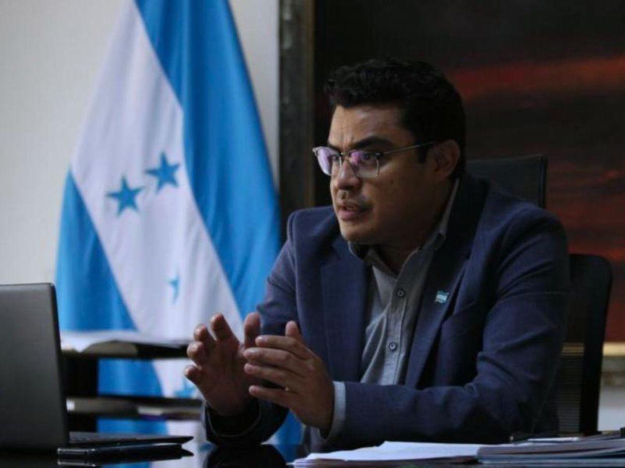 Bases de Libre estallan contra Gerardo Torres por minimizar denuncias