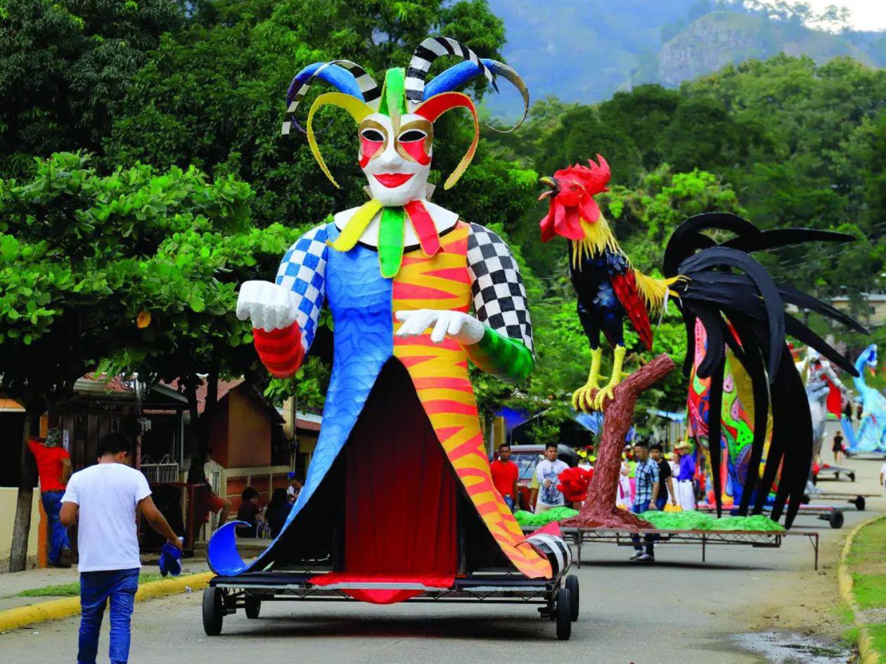 Inicia el Festival de las Chimeneas Gigantes: Santa Bárbara celebra 25 años de tradición y arte