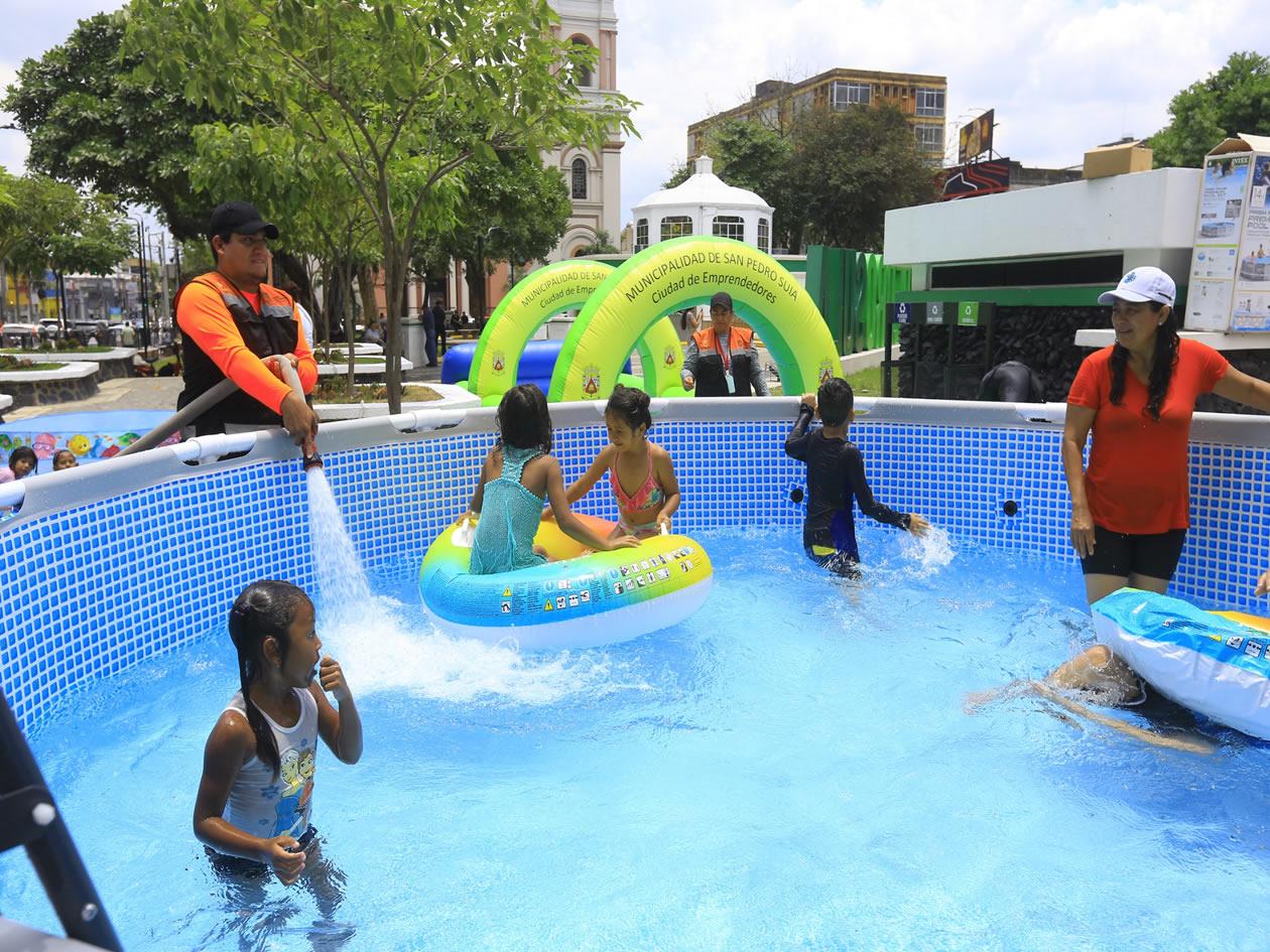 El verano llegó al parque central  de San Pedro Sula