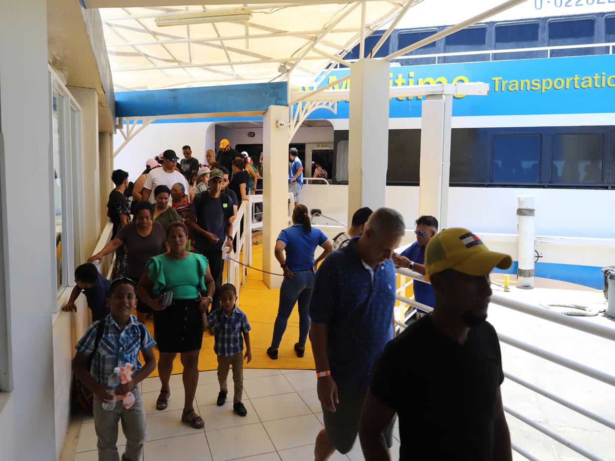 Aumenta flujo de viajeros en el ferry previo a Semana Santa