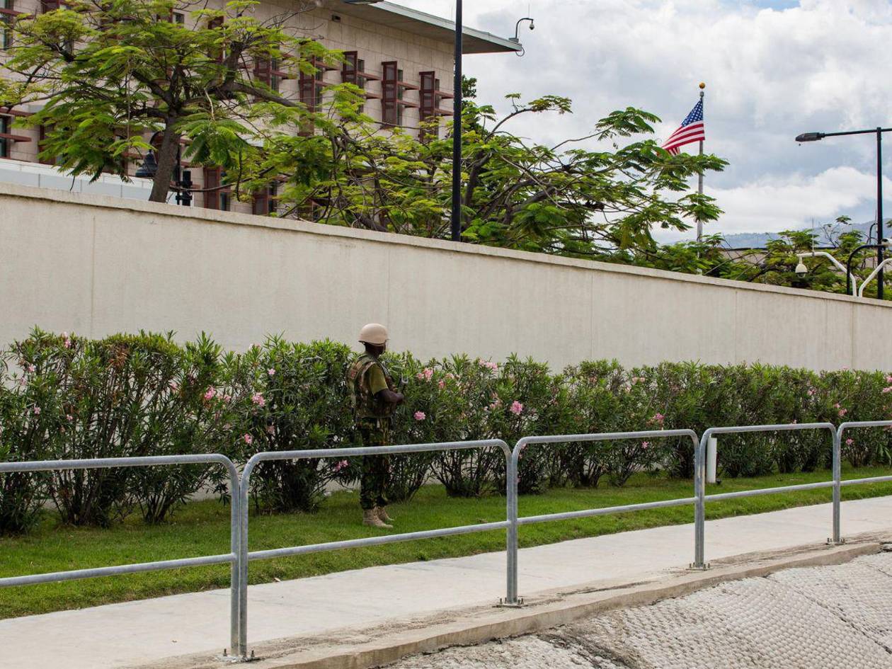 Fuertes tiroteos alrededor de la embajada de EEUU en Haití