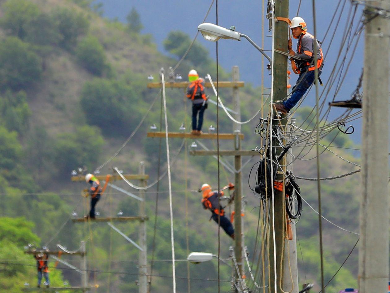 Llueva o haga calor, los cortes de energía persisten en Honduras