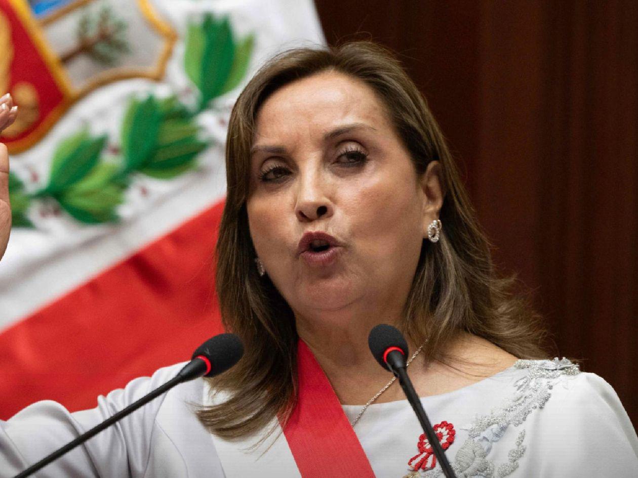 Abogado de la presidenta Dina Boluarte niega que esta piense asilarse o fugarse de Perú