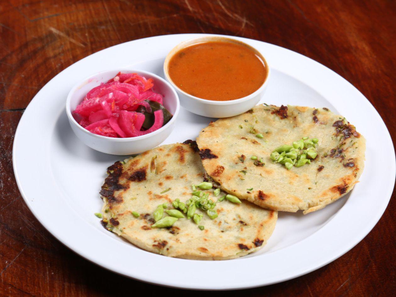 Pupusas de quesillo y loroco