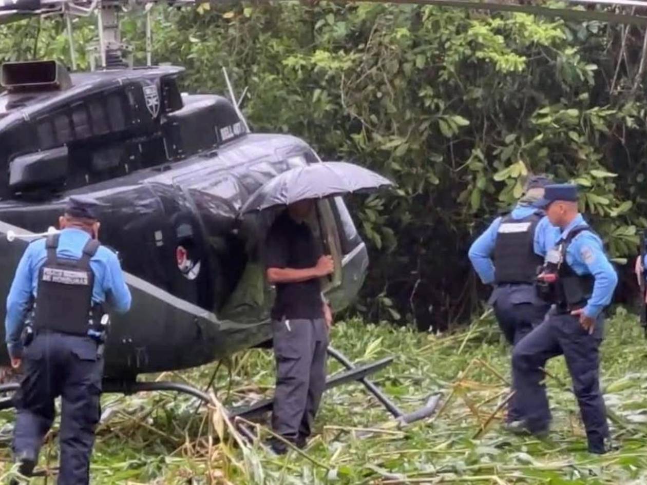 Xiomara Castro se compromete “a pagar daños” a dueños de milpa donde aterrizó de emergencia