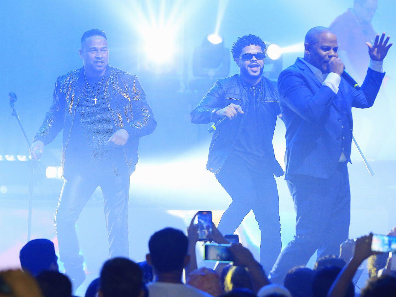 Sampedranos gozan del merengue con la banda Oro Sólido