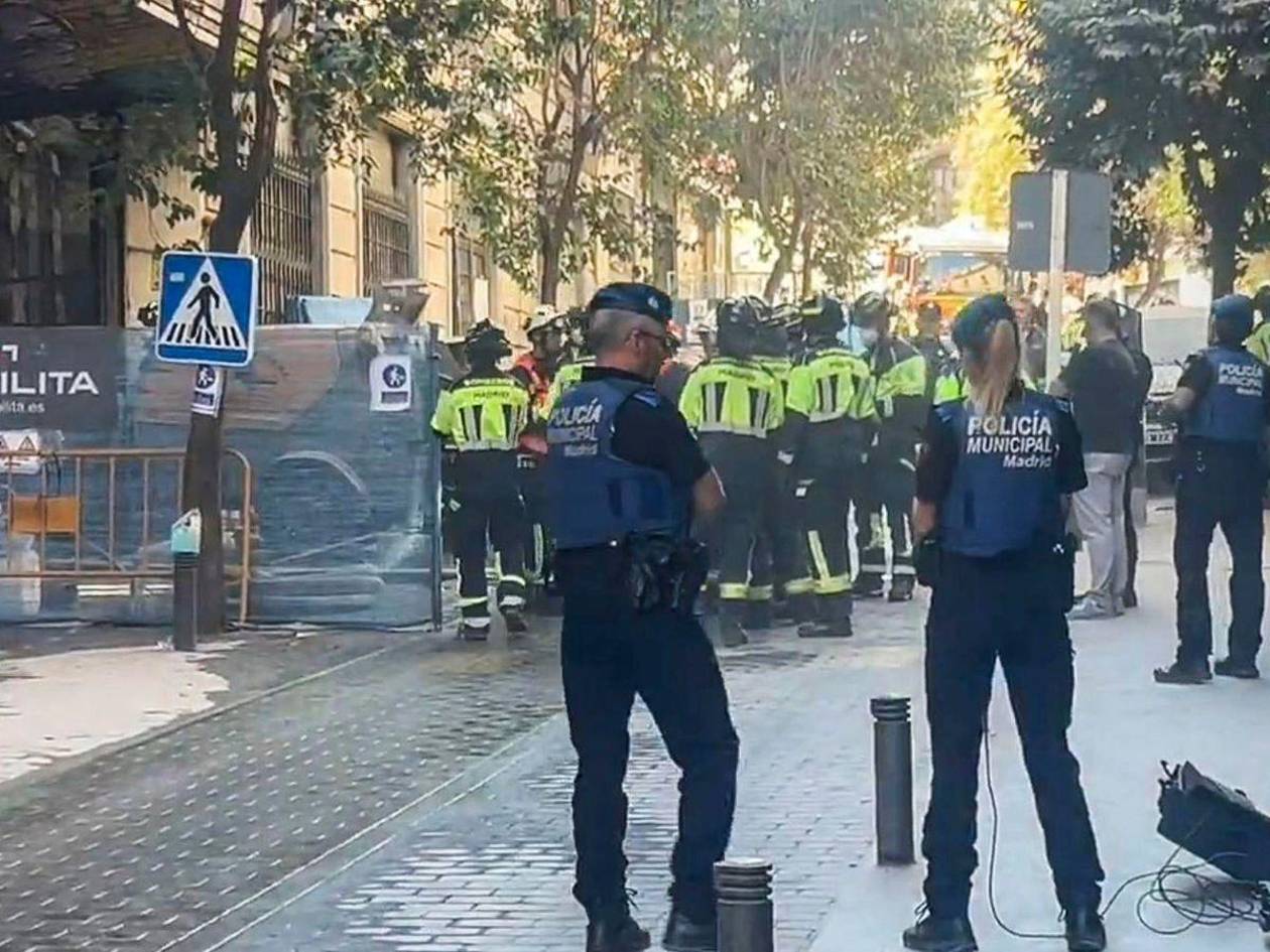 Cuatro desaparecidos en el derrumbe de un edificio en el centro de Madrid