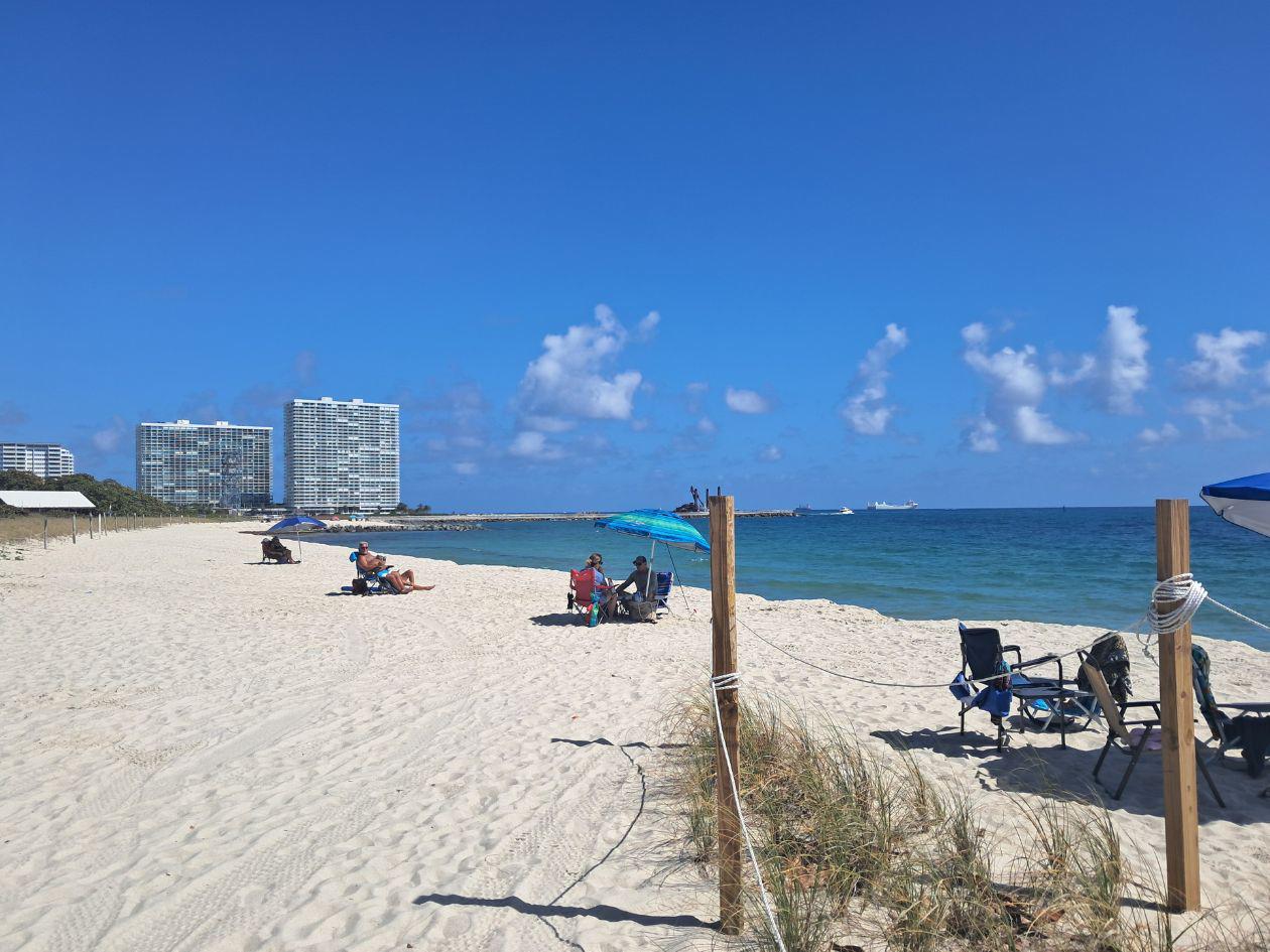 La oficial Stephanie Anaya contó que en lugares como el de la fotografía, privados de parques nacionales, son utilizados de noche para llevar migrantes o droga en lanchas.