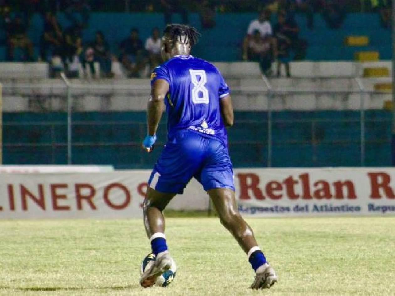 Dos futbolistas dejan Liga Nacional: ya tienen equipo en el extranjero