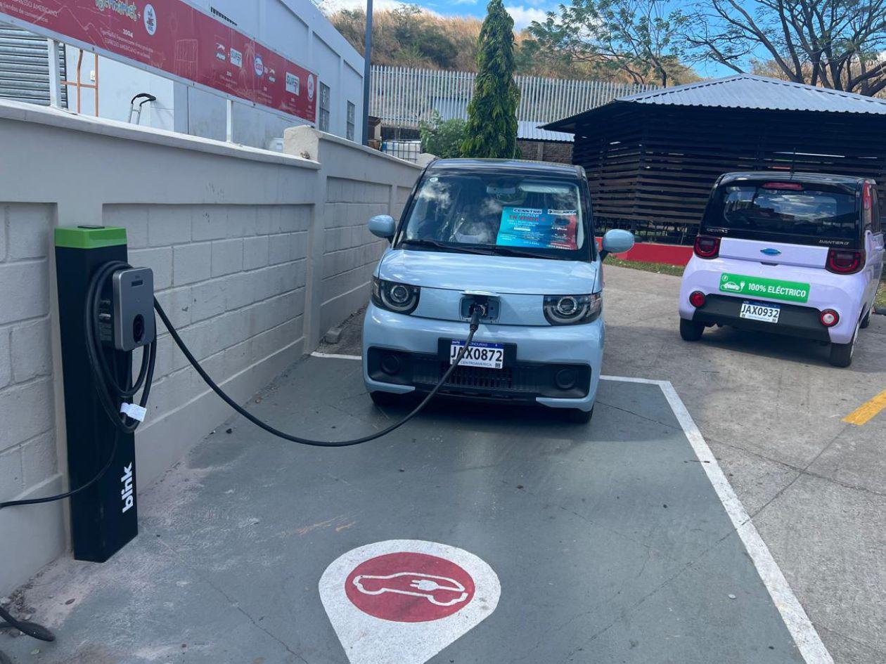 Más de 80 vehículos eléctricos ya circulan en Honduras