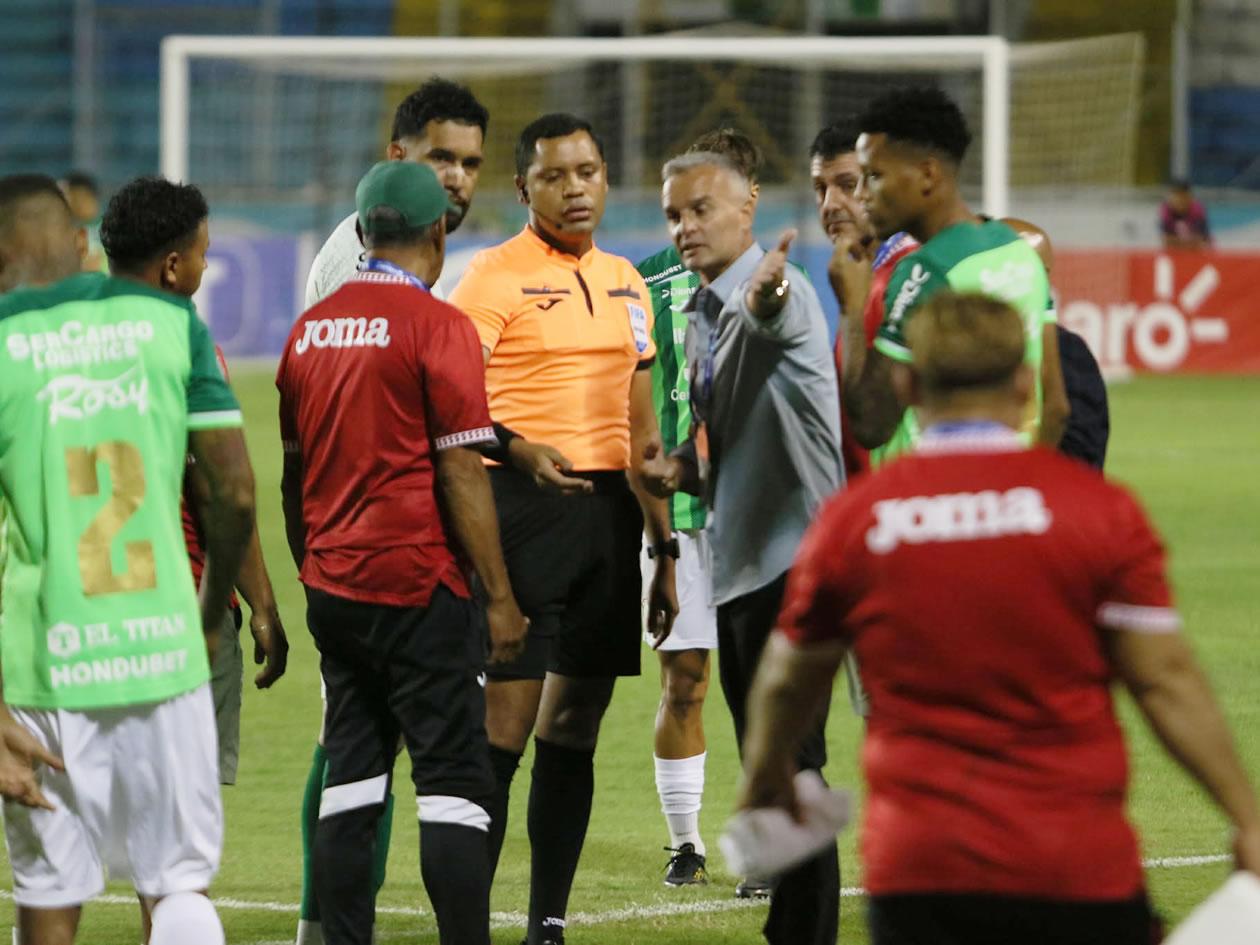 Castigan a árbitros del Motagua - Marathón por el grave error que cometieron en el partido