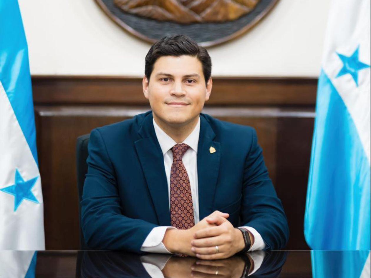 La Prensa no publicó que la madre de Marlon Ochoa exige pruebas de paternidad a Manuel Zelaya