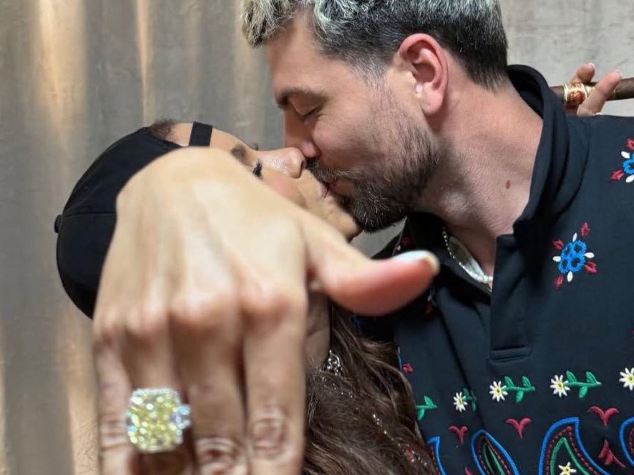J Balvin publica foto de Anitta con un anillo de compromiso