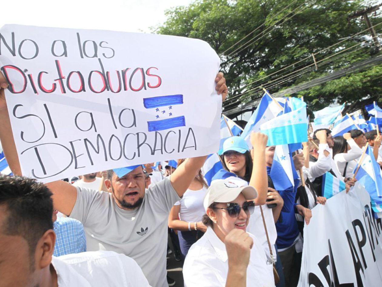 No a las dictaduras: Partido Nacional se moviliza en Tegucigalpa