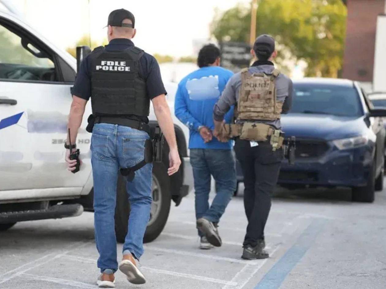 Piden imputar a agentes que violen 'zonas libres' de ICE en Chicago