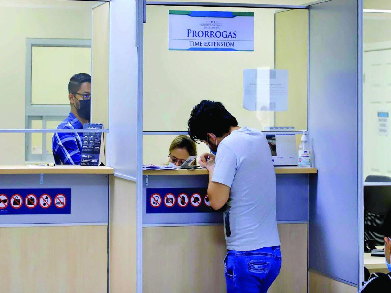 Gobierno flexibiliza requisitos para otorgar residencias a extranjeros