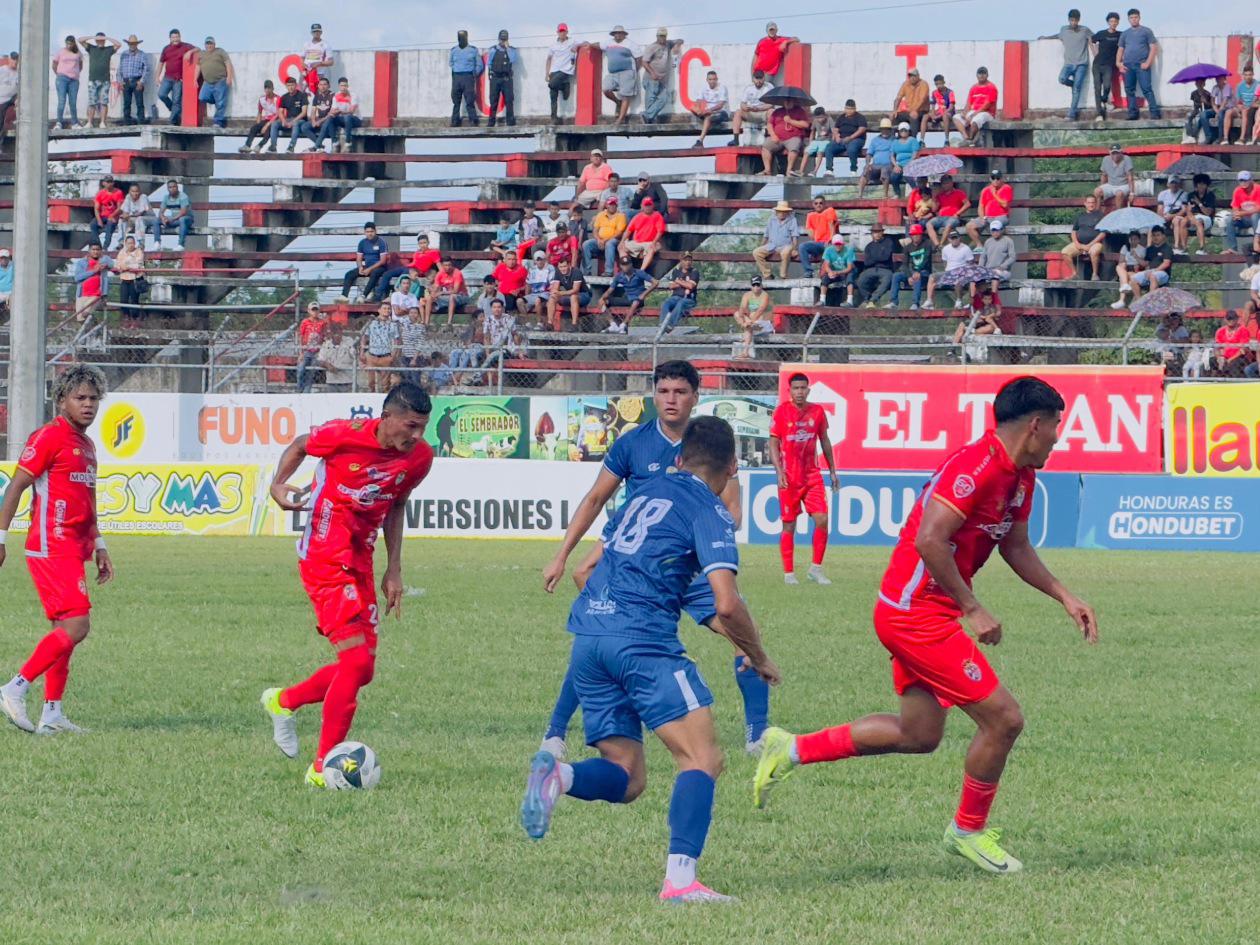 Victoria frustra triunfo de Real Sociedad y lo manda a pelear por la permanencia