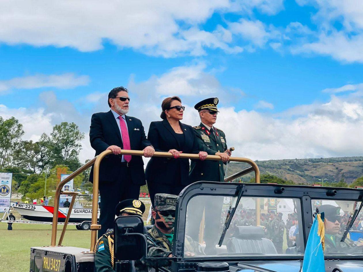 Fuerzas Armadas oficializan ascensos en su 200 aniversario