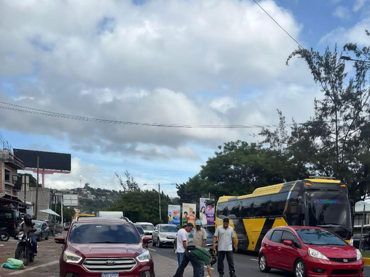 Peatón muere atropellado en concurrido bulevar de Tegucigalpa