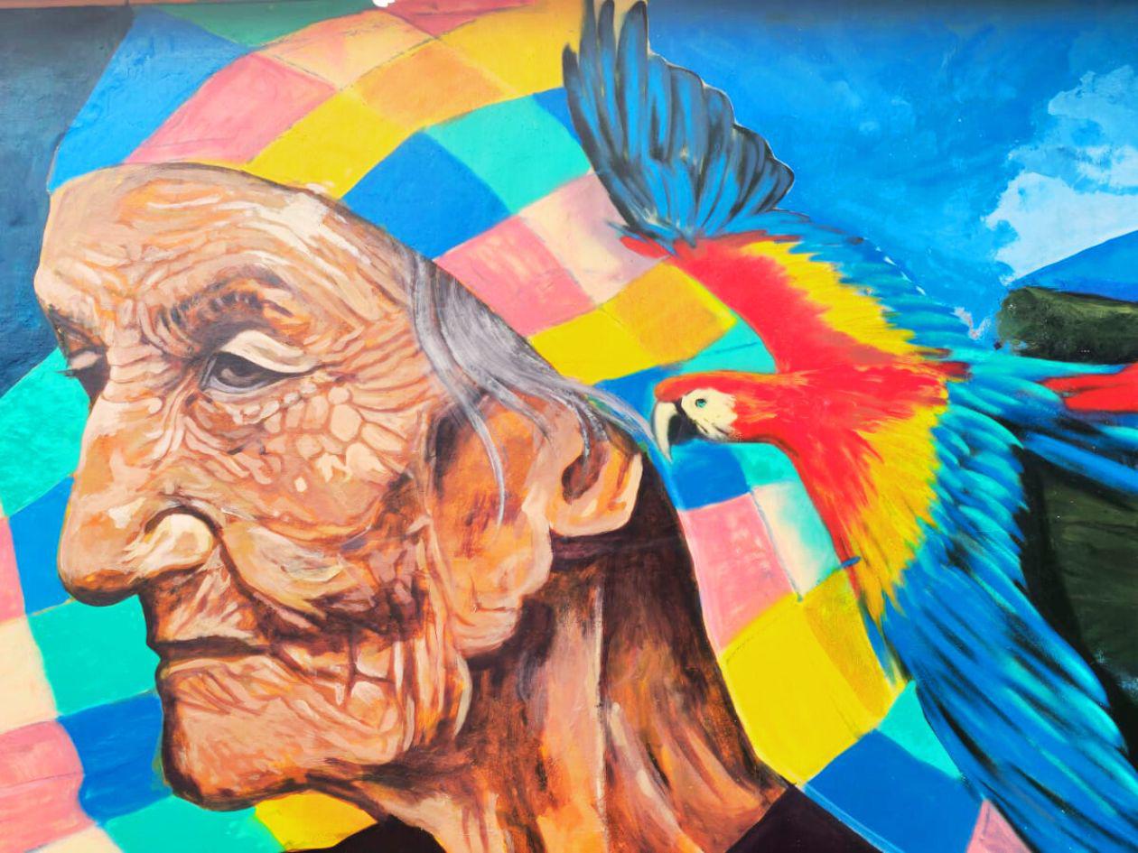 Mural con el rostro de una mujer lenca en el corazón de Yamaranguila, uno de los municipios más frío de Intibucá.