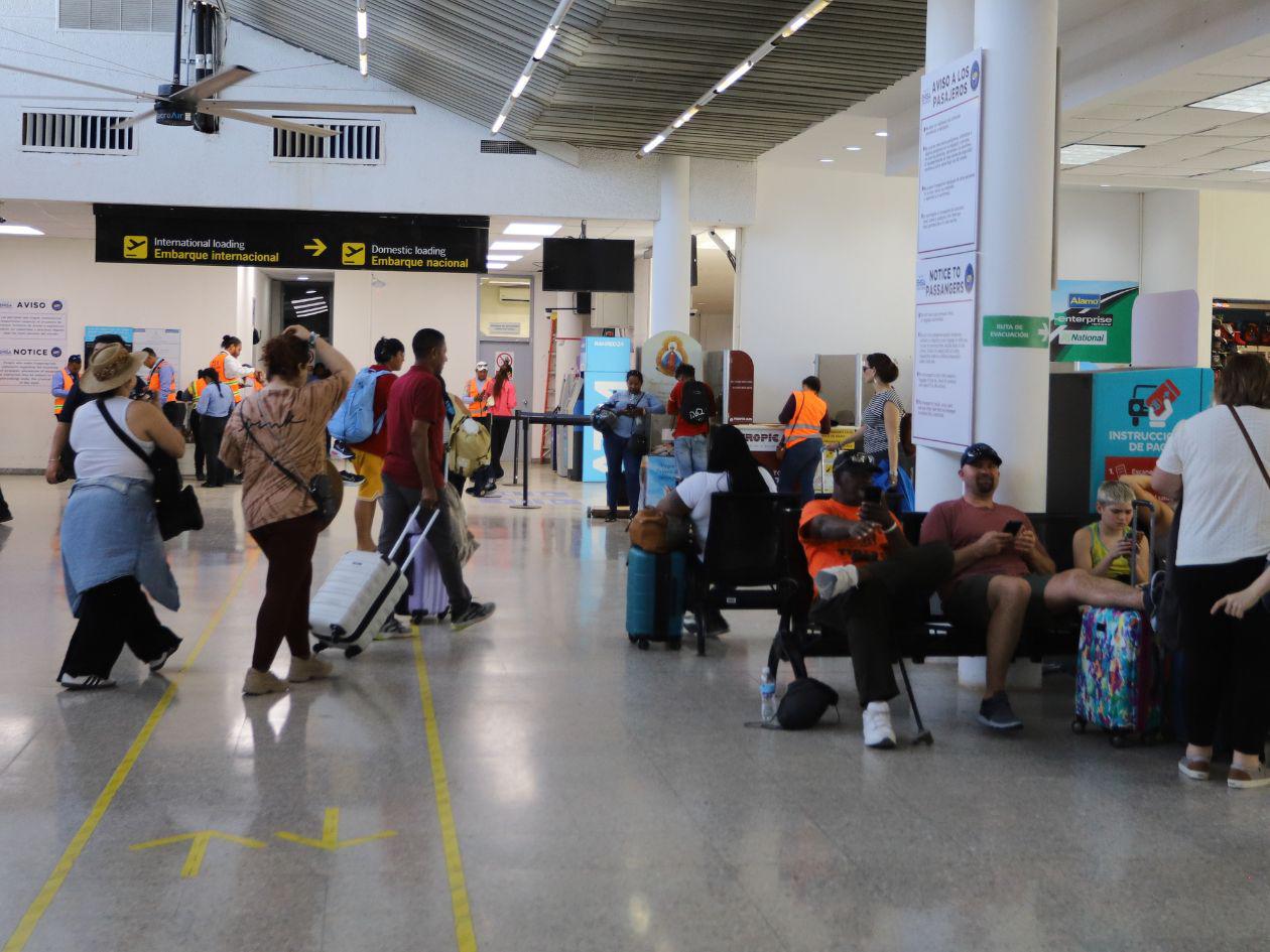 Flujo de pasajeros no ha bajado en Roatán, pese al accidente aéreo