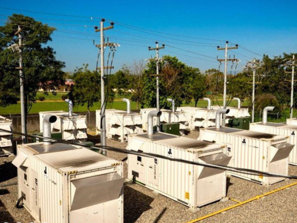 Presidenta Xiomara Castro inaugura planta de energía en El Progreso