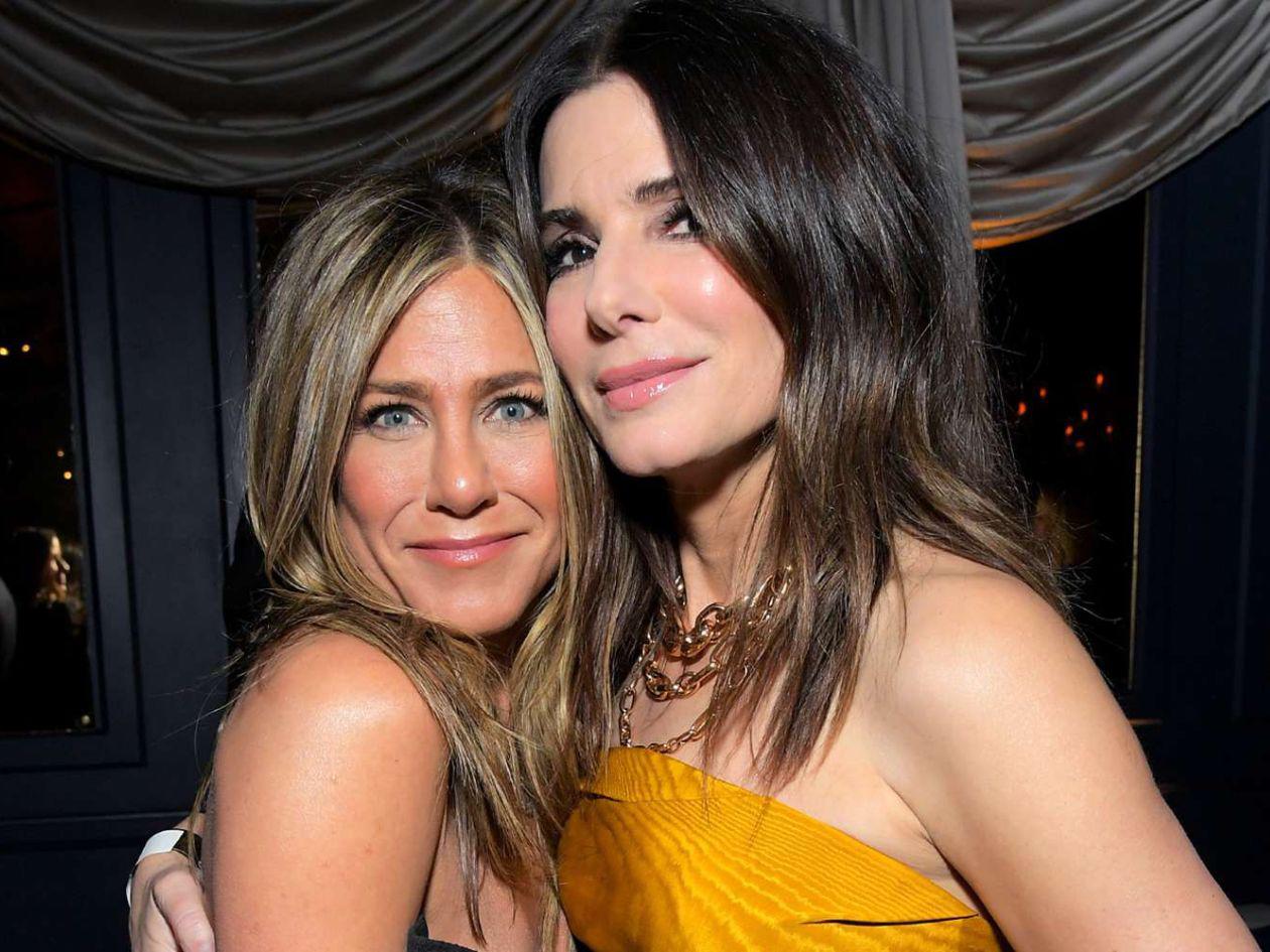 Sandra Bullock revela detalles de su rivalidad con Jennifer Aniston
