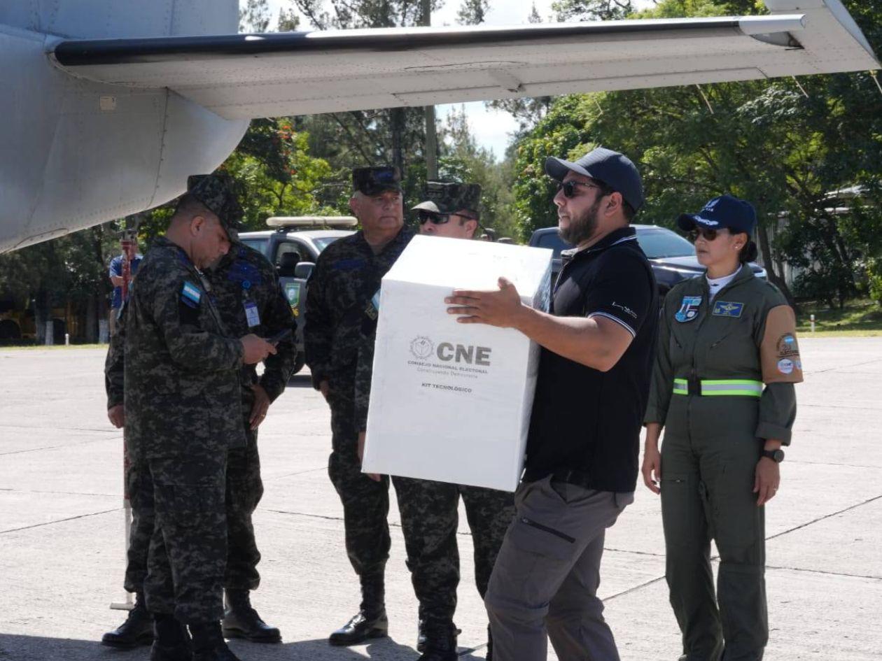 Sin GPS inicia traslado de material electoral