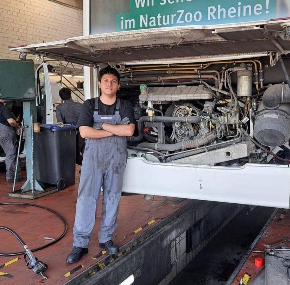 Alexander Ottoniel Lara Corea, trabajara para la empresa Schapers.