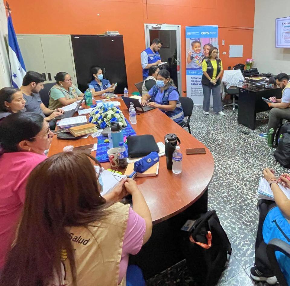 Reunión entre autoridades de la Región Sanitaria de San Pedro Sula, la Secretaría de Salud, el Programa Ampliado de Inmunizaciones (PAI) y OPS.