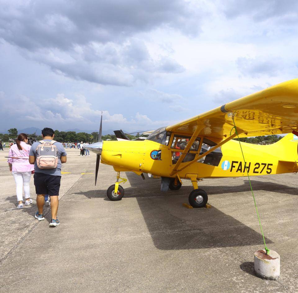 Exhibiciones aéreas, aeronaves en exposición, actividades recreativas y demostraciones especiales