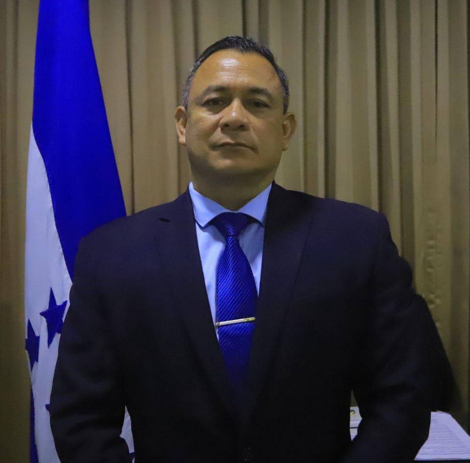 Rafael Rodríguez director departamental de Educación de Cortés