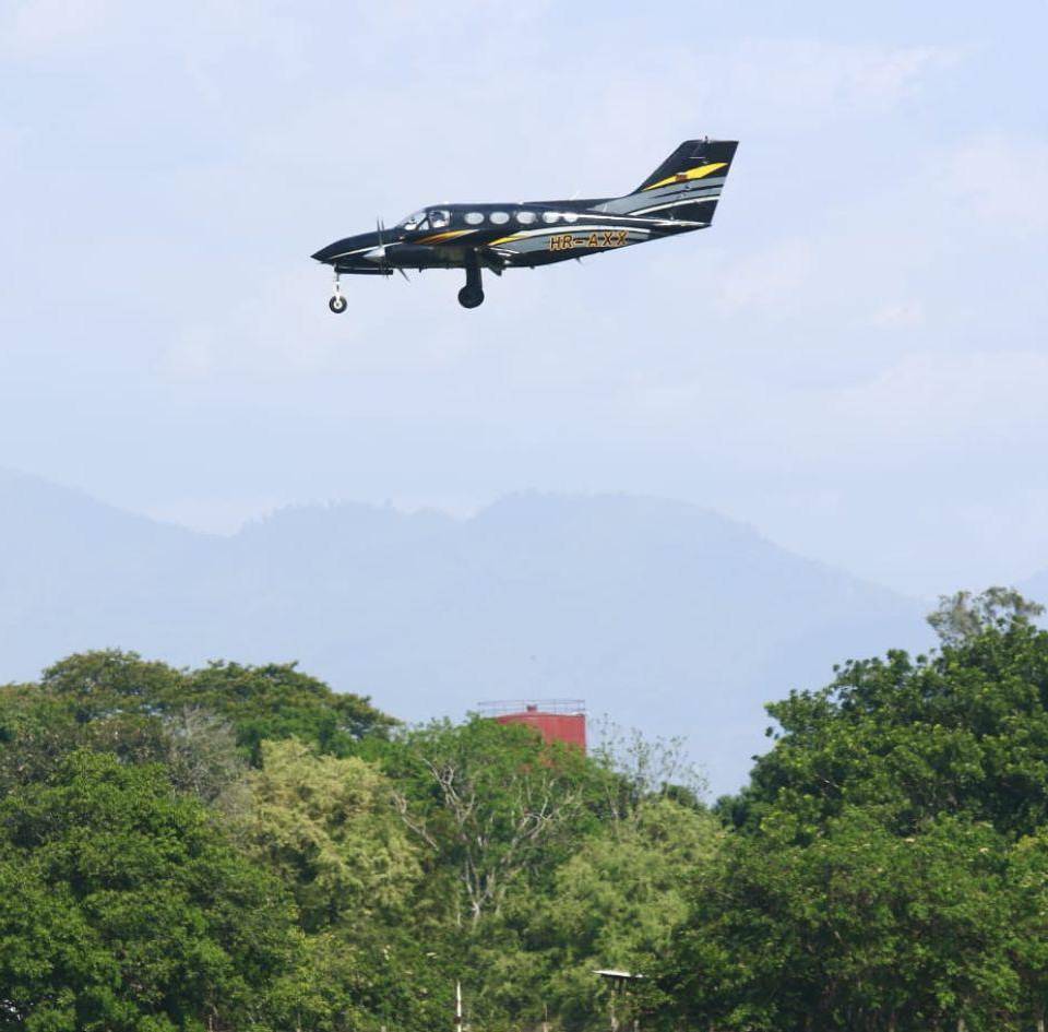 Las aeronaves de la Fuerza Aérea Hondureña surcaron los cielos sampedranos en una jornada