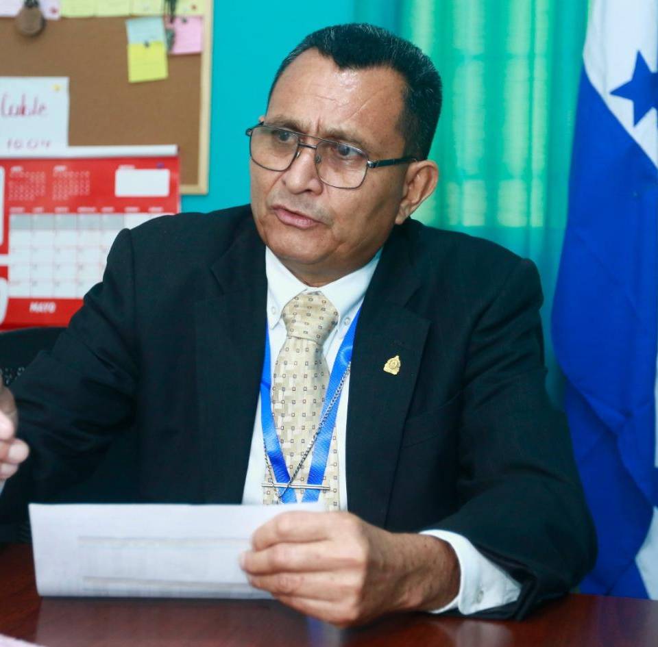 El director distrital de Educación, Gilberto Benítez