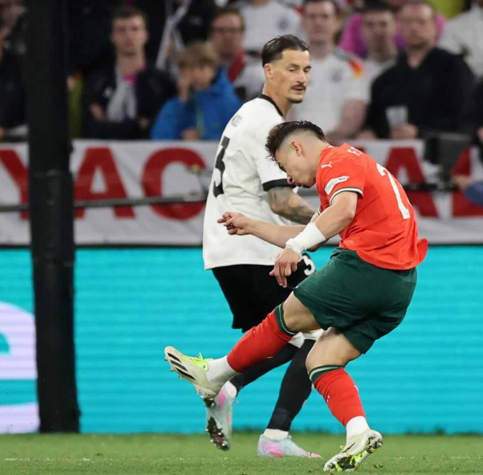 Francisco Conceição entró de cambio y rápido se hizo notar con un golazo espectacular para el 1-1 de Portugal.