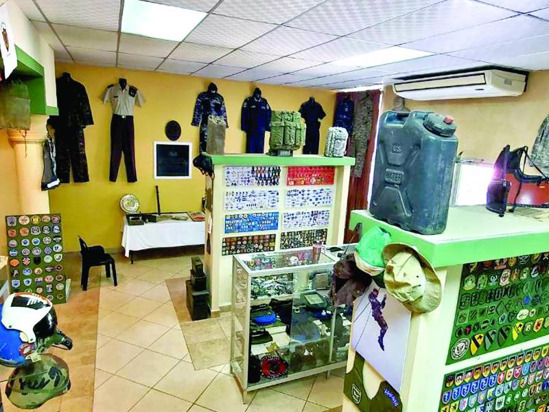 Como experiencia adicional, los visitantes se pueden colocar un paracaídas y tomarse fotos. el objetivo del museo es resaltar los valores de las FF AA, Policía Nacional y Bomberos. FOTOS: RICARDO LUQUE