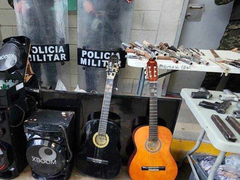 Los militares decomisaron hasta equipos de sonido e instrumentos musicales.
