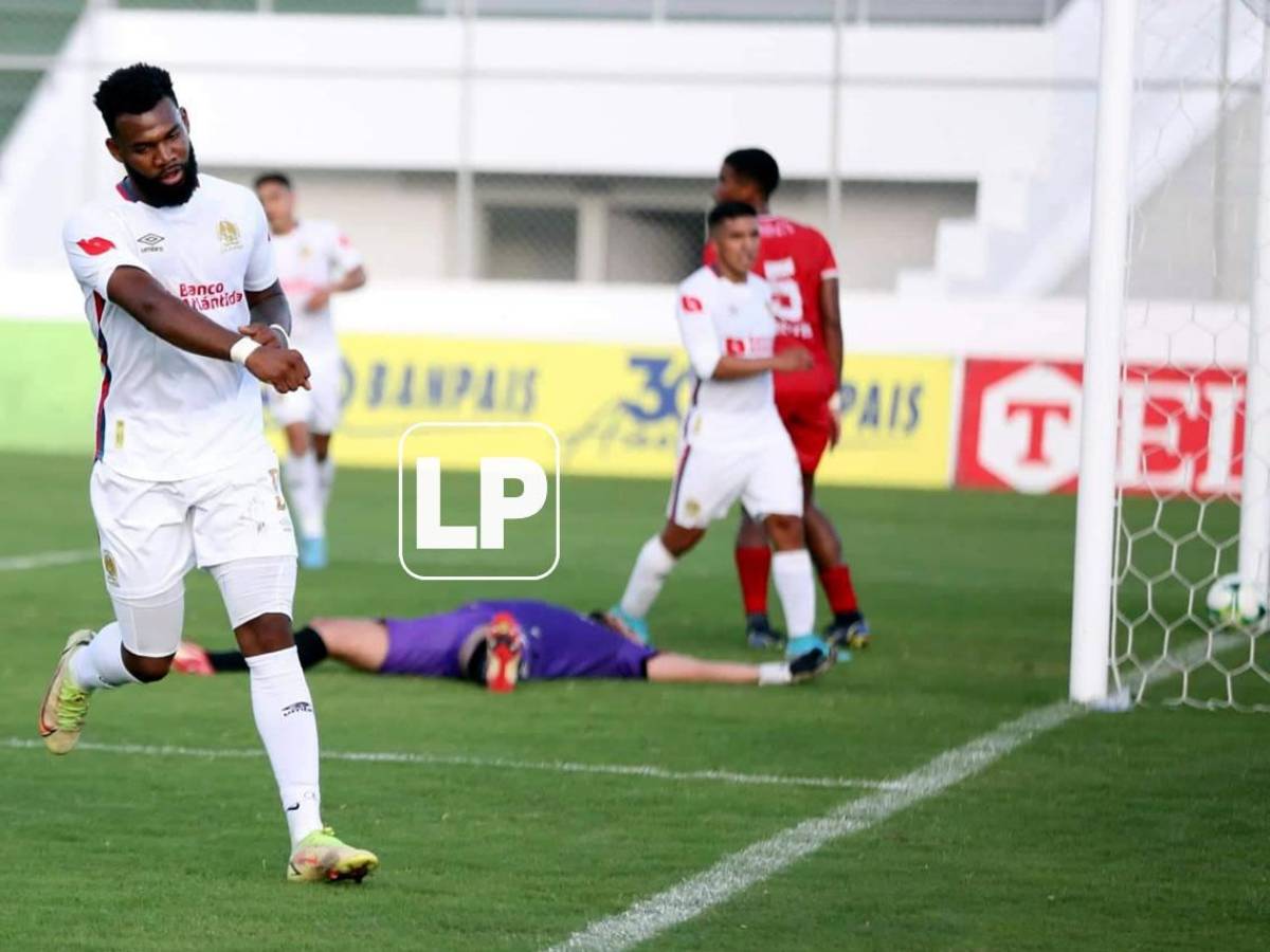 Jorge Benguché festejando su gol que selló el triunfo del Olimpia.