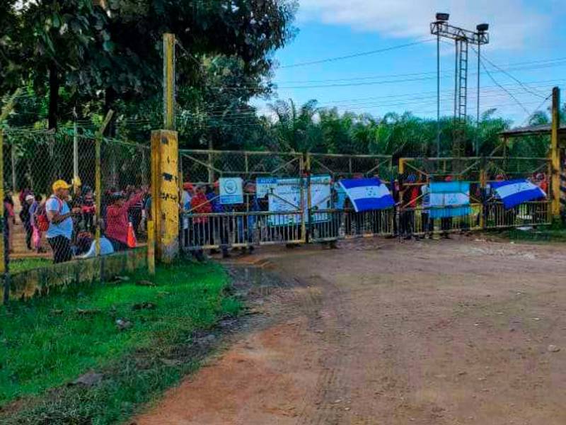 <b><span class=mln_uppercase_mln>conflicto.</span></b> Aunque se han dado algunos desalojos, son miles de fincas que continúan usurpadas.<span class=mln_uppercase_mln> </span>