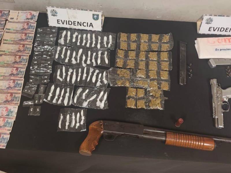 Armas de fuego, dinero y varios envoltorios con supuesta droga fueron decomisados en Villanueva, Cortés.