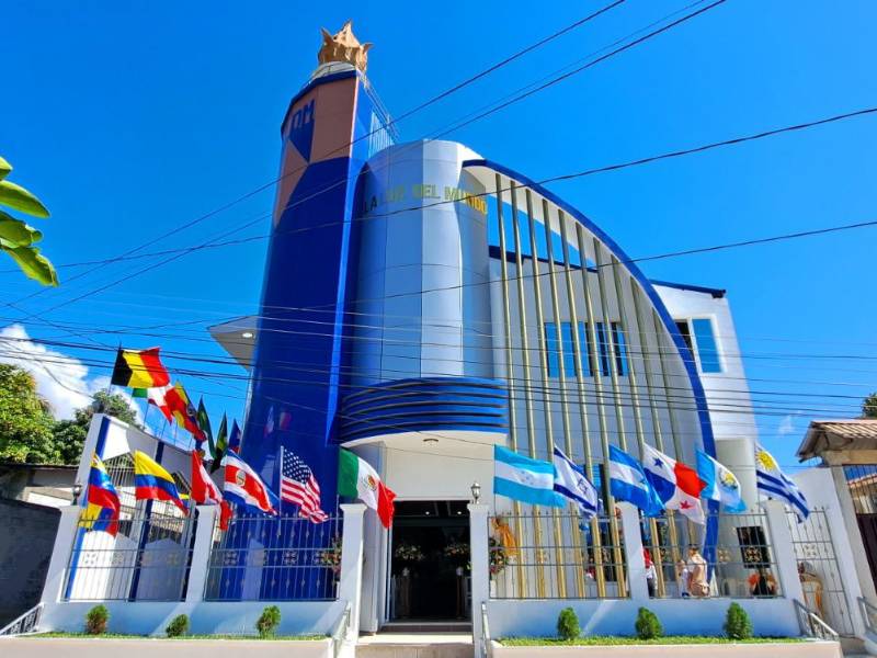 Exterior del templo de La Luz del Mundo.