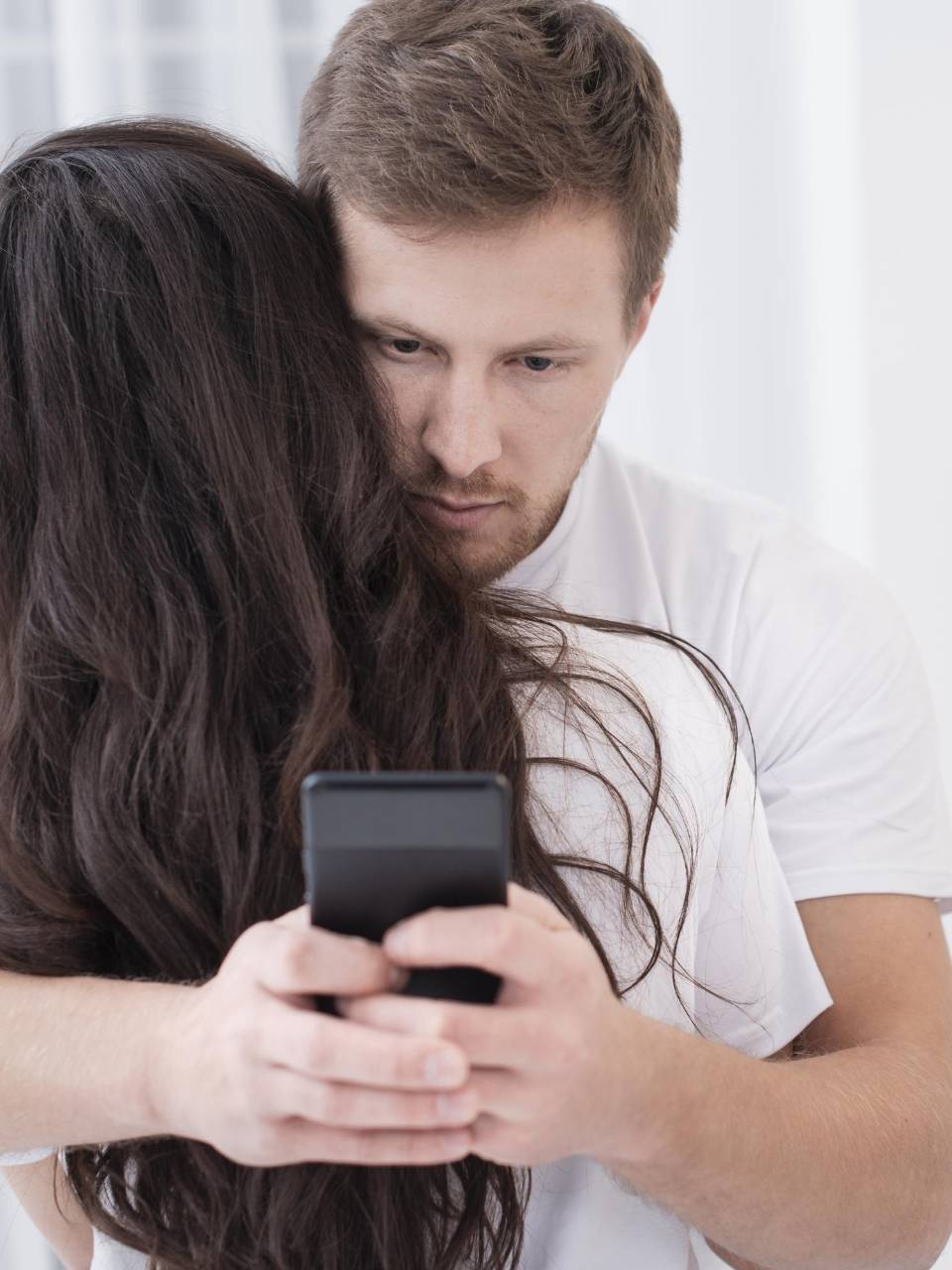 Las razones de una infidelidad suelen ser la insatisfacción emocional y sexual, y sobre todo falta de comunicación buena.