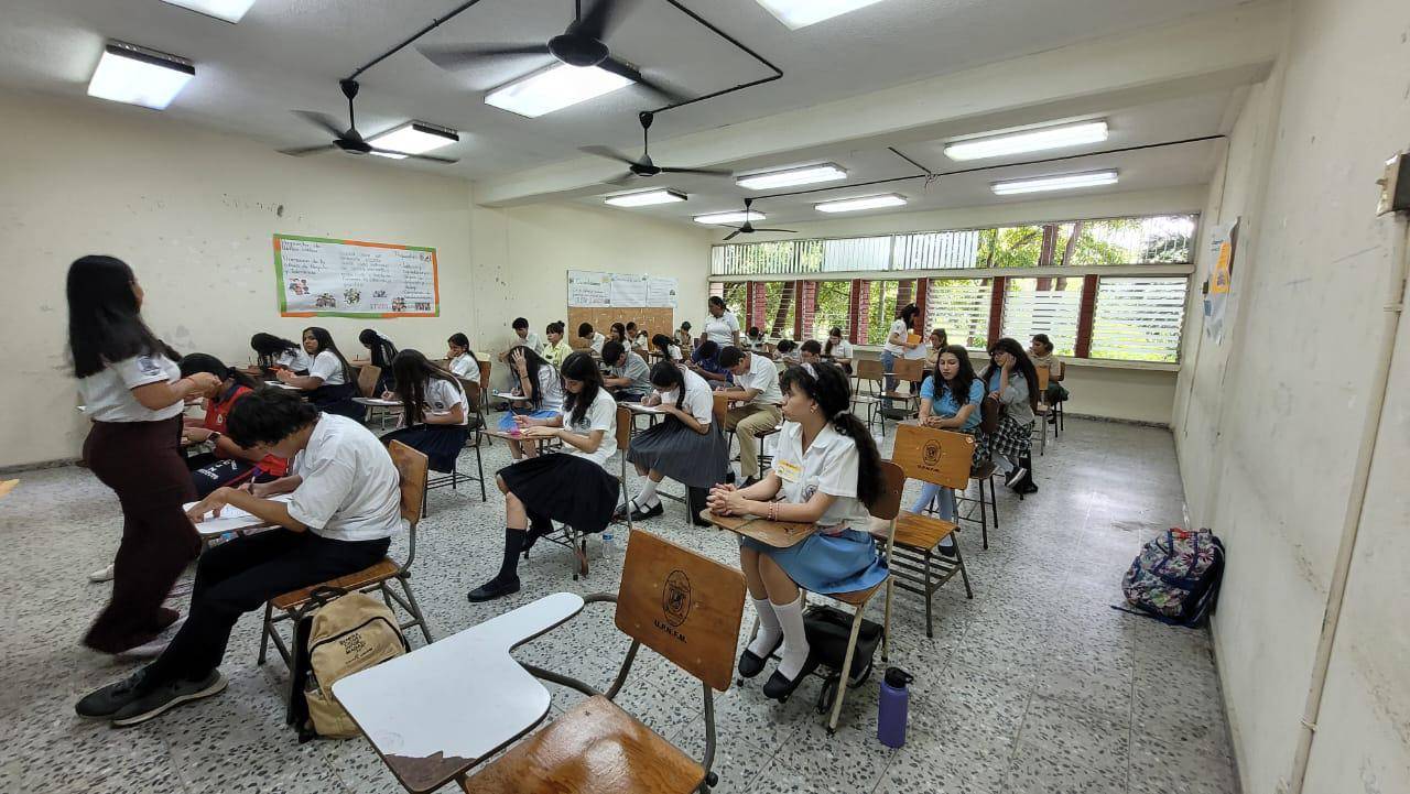 $!Parte de los estudiantes que participaron en la olimpiada.